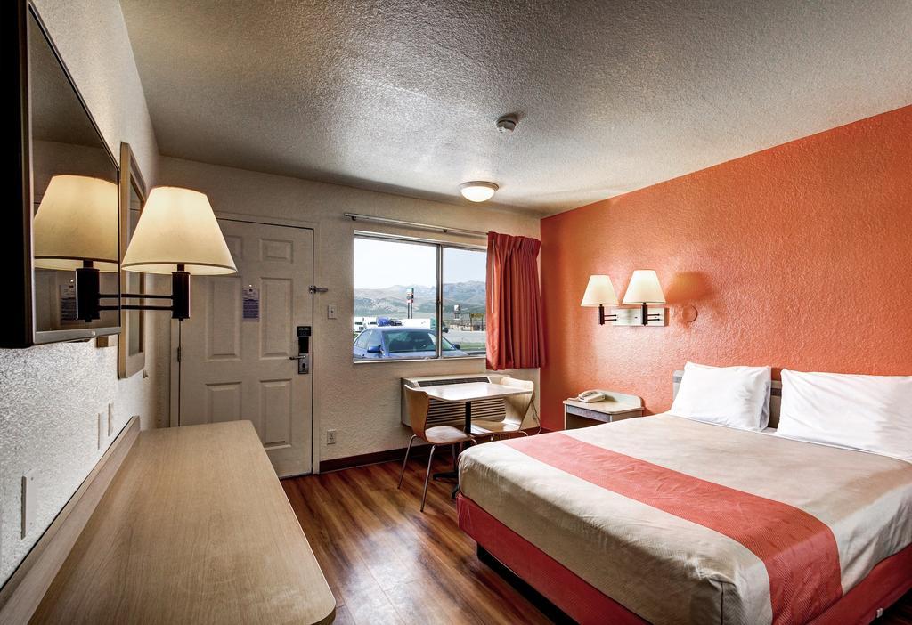 Motel 6 Wells Exterior photo