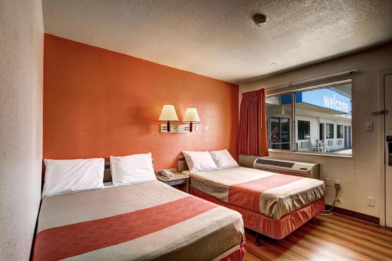 Motel 6 Wells Exterior photo